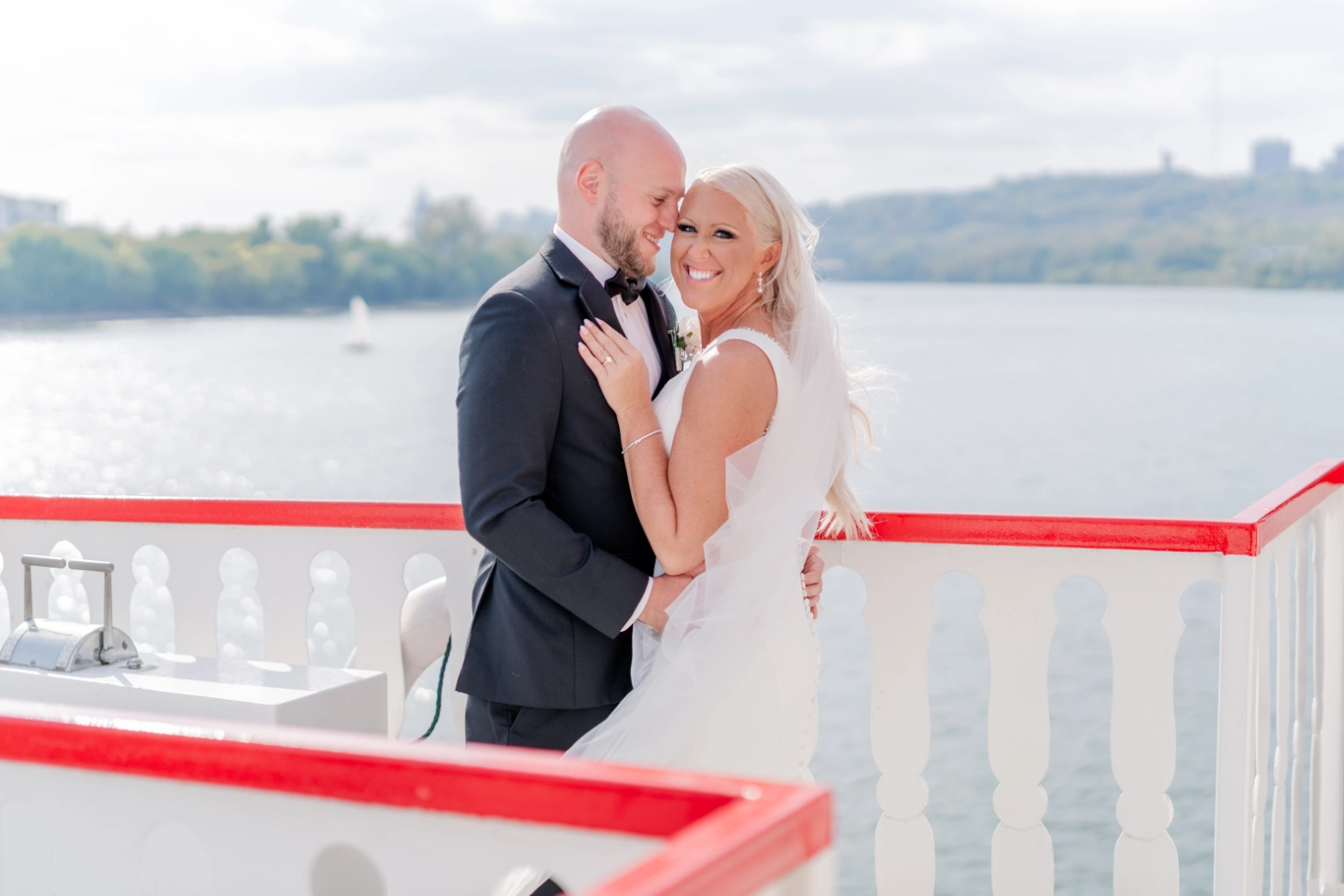 The Romance of a the Ohio River Wedding!